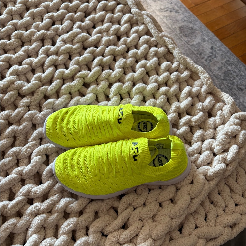 Women 6.5 APL neon sneaker
